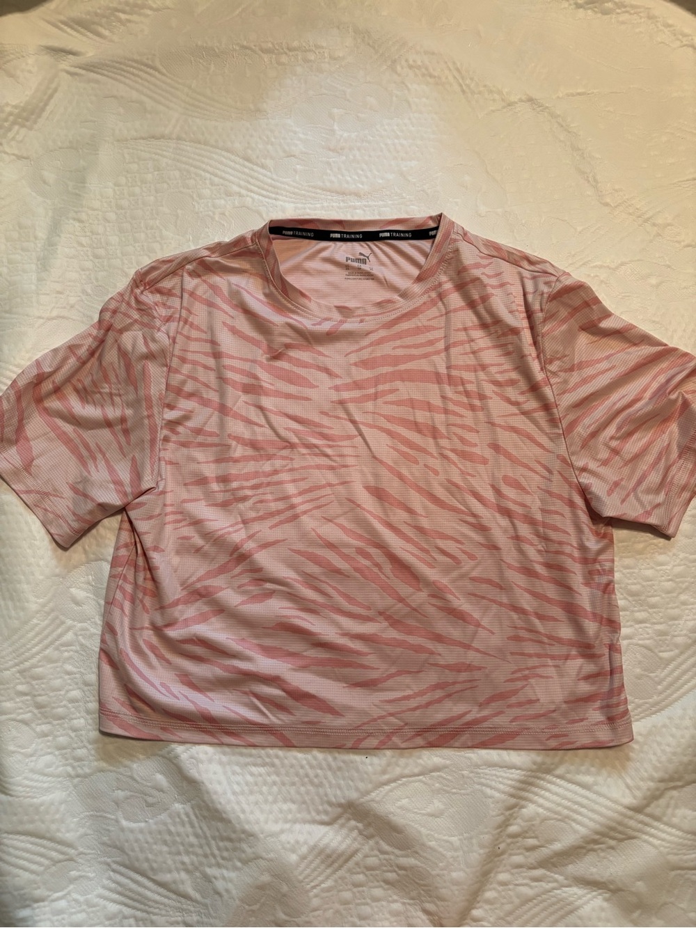 Puma Women’s Training Crop Top Size XS Pink Animal Print Athletic Shirt Cropped